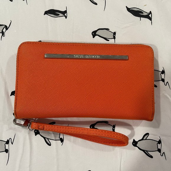 Steven Madden Wallet/Wristlet - Picture 1 of 4
